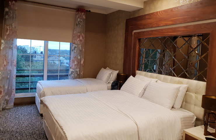 اتاق سه تخته هتل رسپینا لاهیجان
