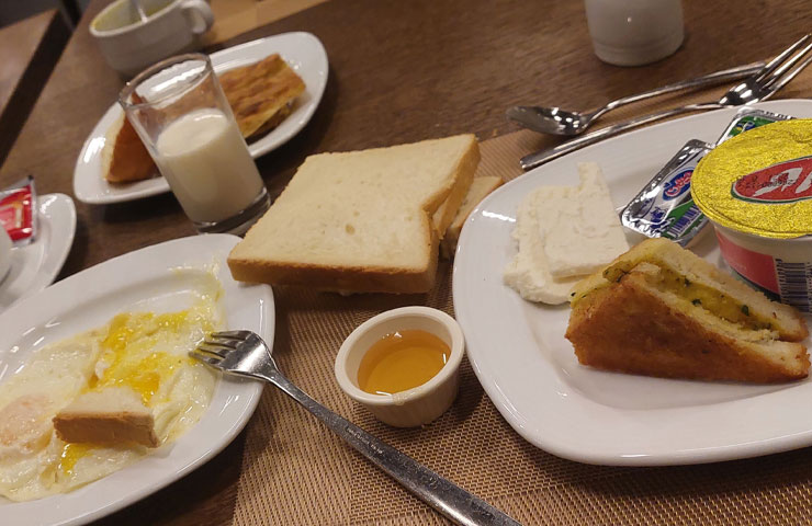 صبحانه هتل آتانا تهران