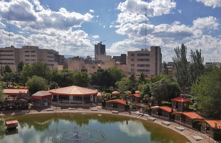 آلاچیق های محوطه هتل پارس مشهد