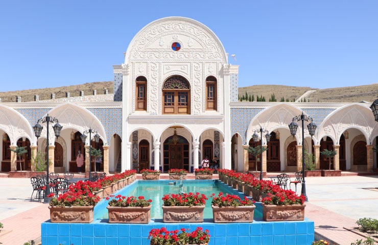محوطه و فضای باز هتل گلستانگوه خوانسار