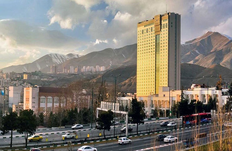 نمای ساختمان هتل پارسیان آزادی تهران