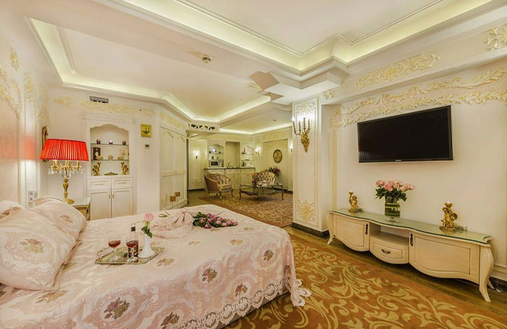 اتاق مجلل هتل قصر طلایی مشهد