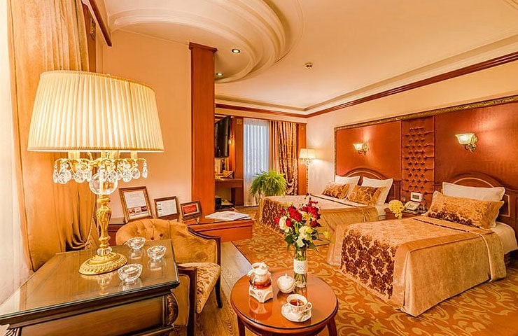 سوئیت سه تخته هتل قصر طلایی مشهد