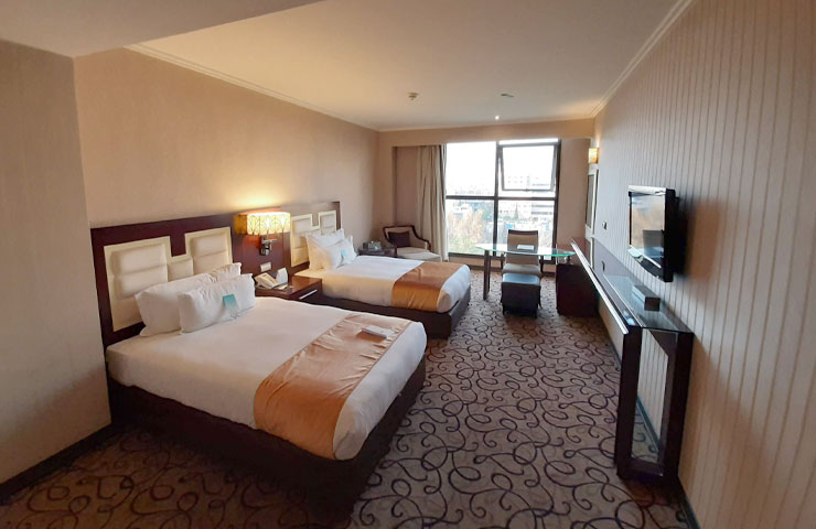 اتاق دوتخته توئین استاندارد رو به بلوار هتل اسپیناس بولوار